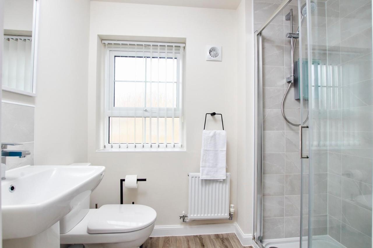 Superb 3Br House In Coventry Sleeps 9 W/Parking别墅 外观 照片