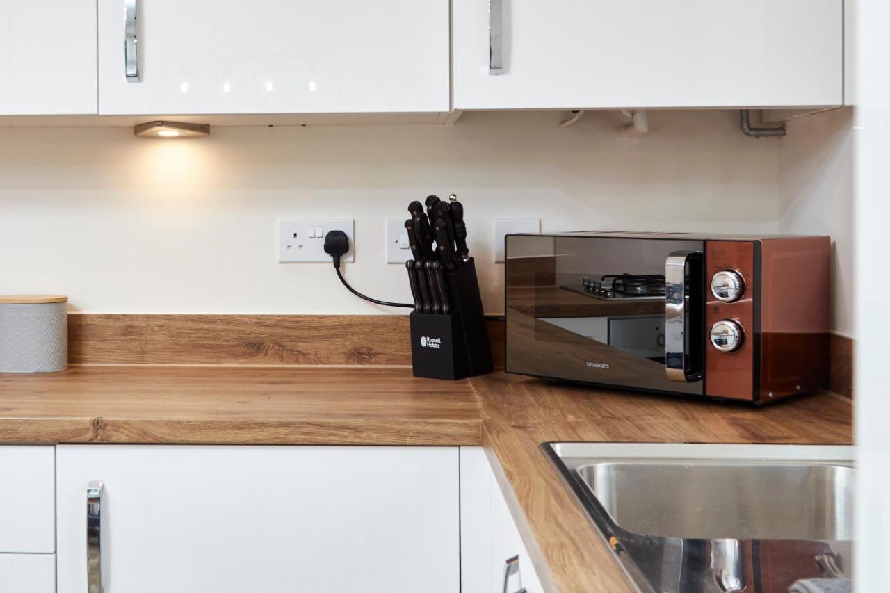 Superb 3Br House In Coventry Sleeps 9 W/Parking别墅 外观 照片