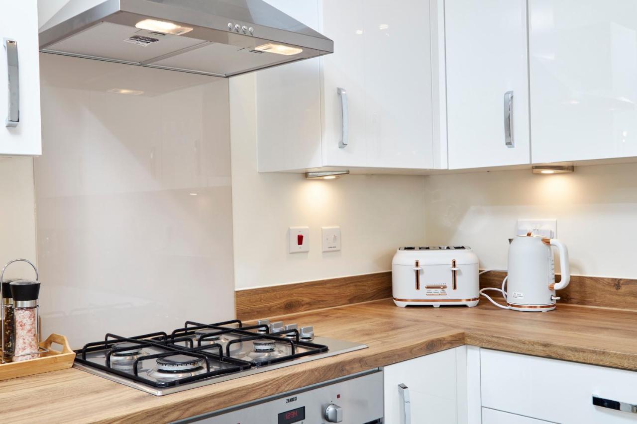 Superb 3Br House In Coventry Sleeps 9 W/Parking别墅 外观 照片