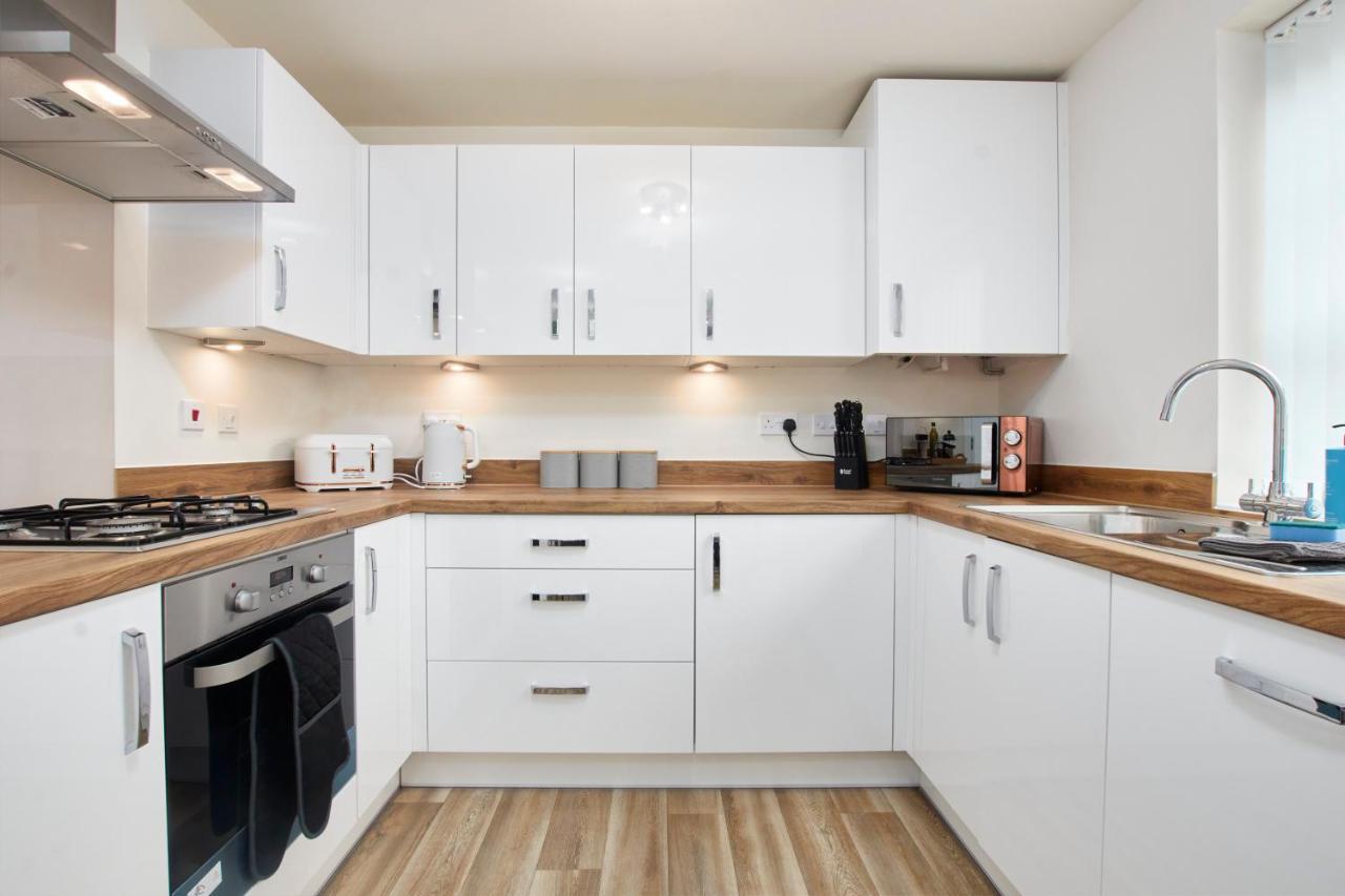 Superb 3Br House In Coventry Sleeps 9 W/Parking别墅 外观 照片