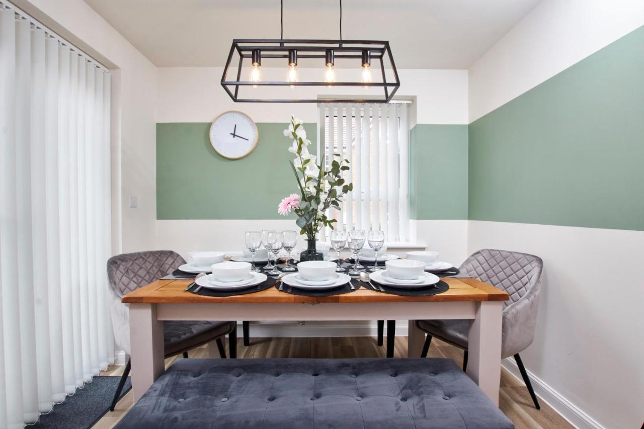 Superb 3Br House In Coventry Sleeps 9 W/Parking别墅 外观 照片