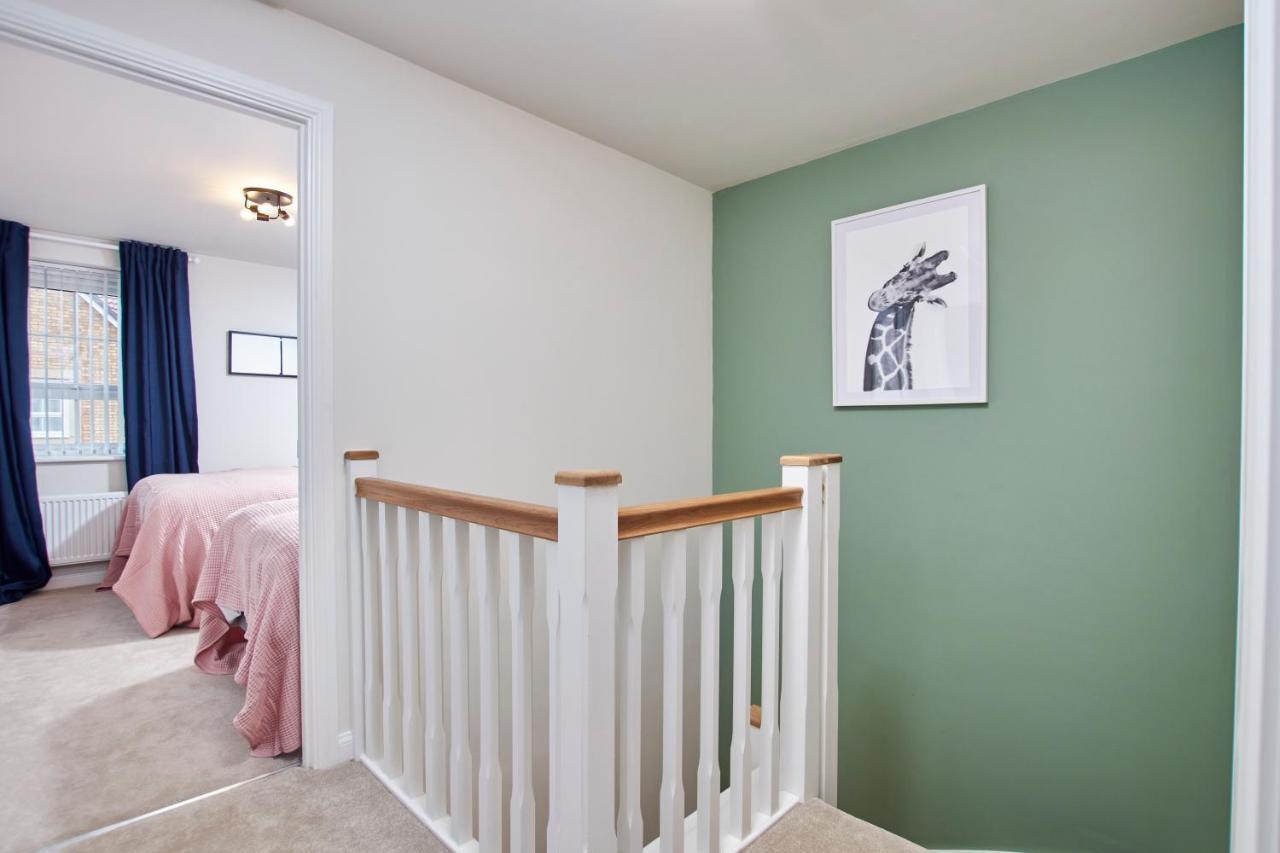 Superb 3Br House In Coventry Sleeps 9 W/Parking别墅 外观 照片