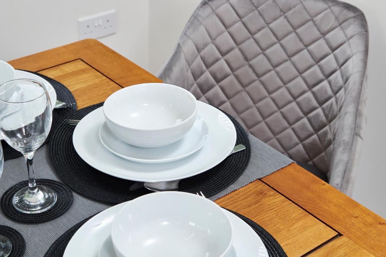 Superb 3Br House In Coventry Sleeps 9 W/Parking别墅 外观 照片