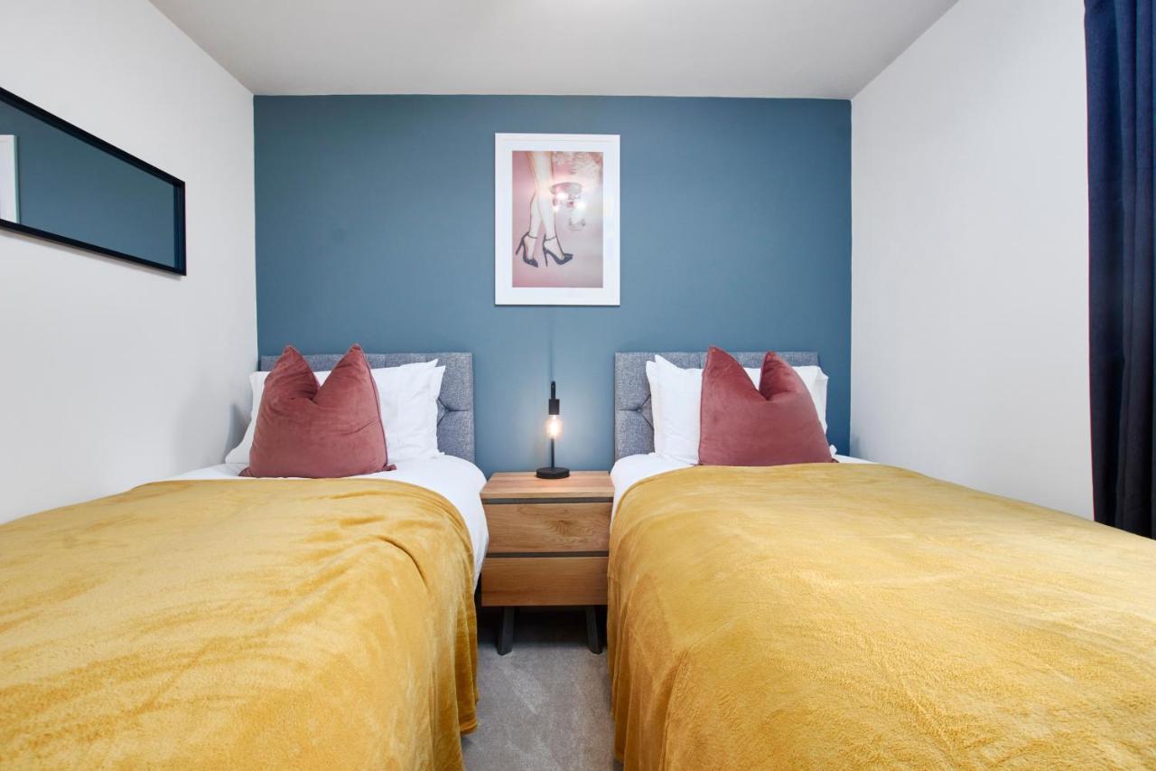 Superb 3Br House In Coventry Sleeps 9 W/Parking别墅 外观 照片