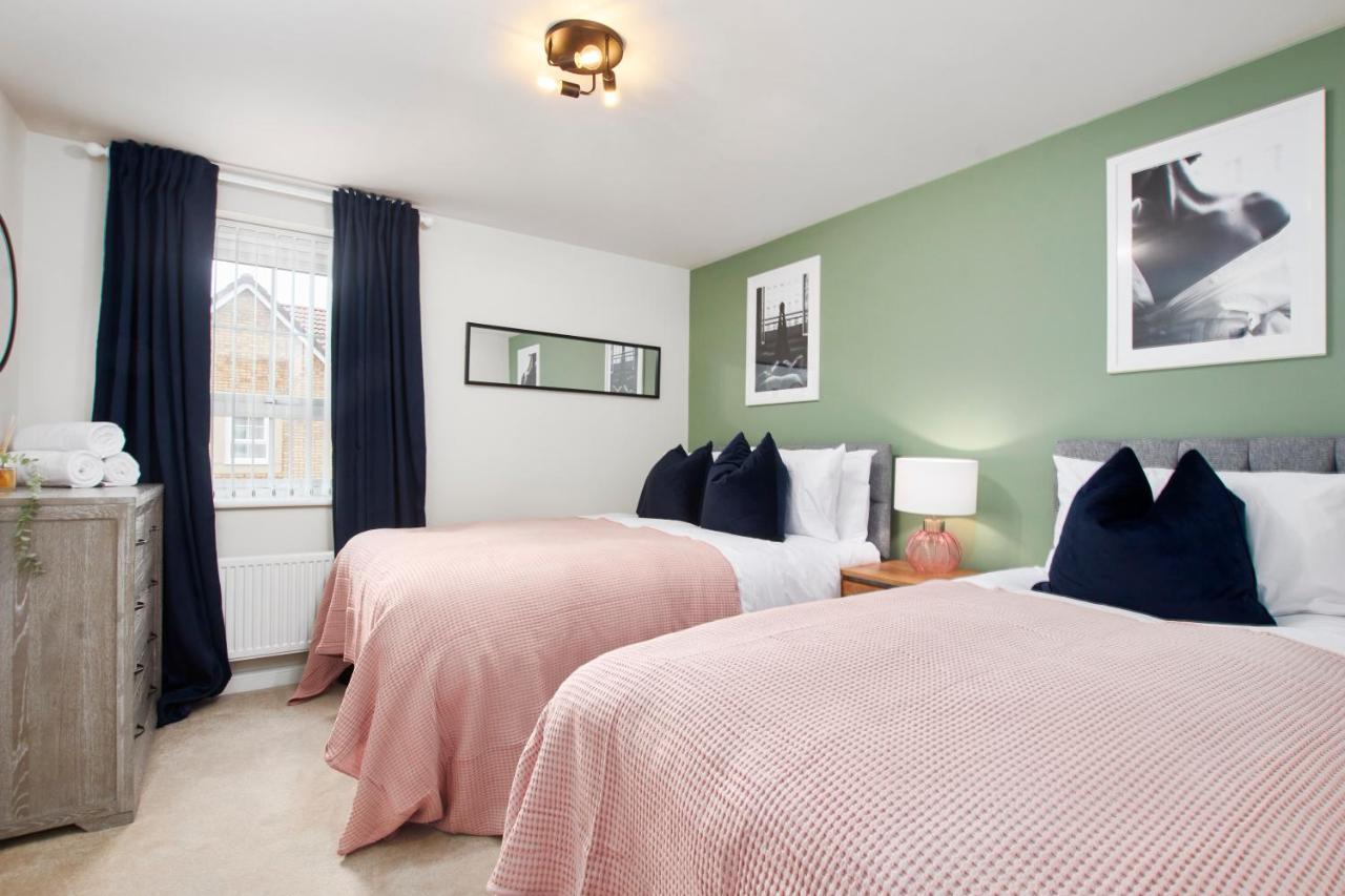 Superb 3Br House In Coventry Sleeps 9 W/Parking别墅 外观 照片